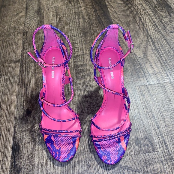 SOLD | GB Heels - Picture 2 of 3